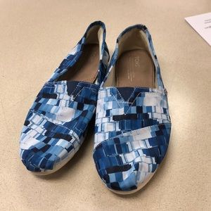 Blue and White Toms!